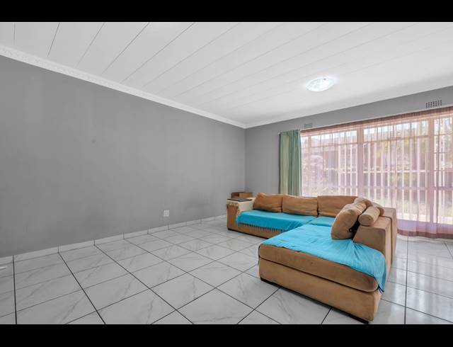 2 BEDROOM APARTMENT FOR SALE IN WINDSOR EAST